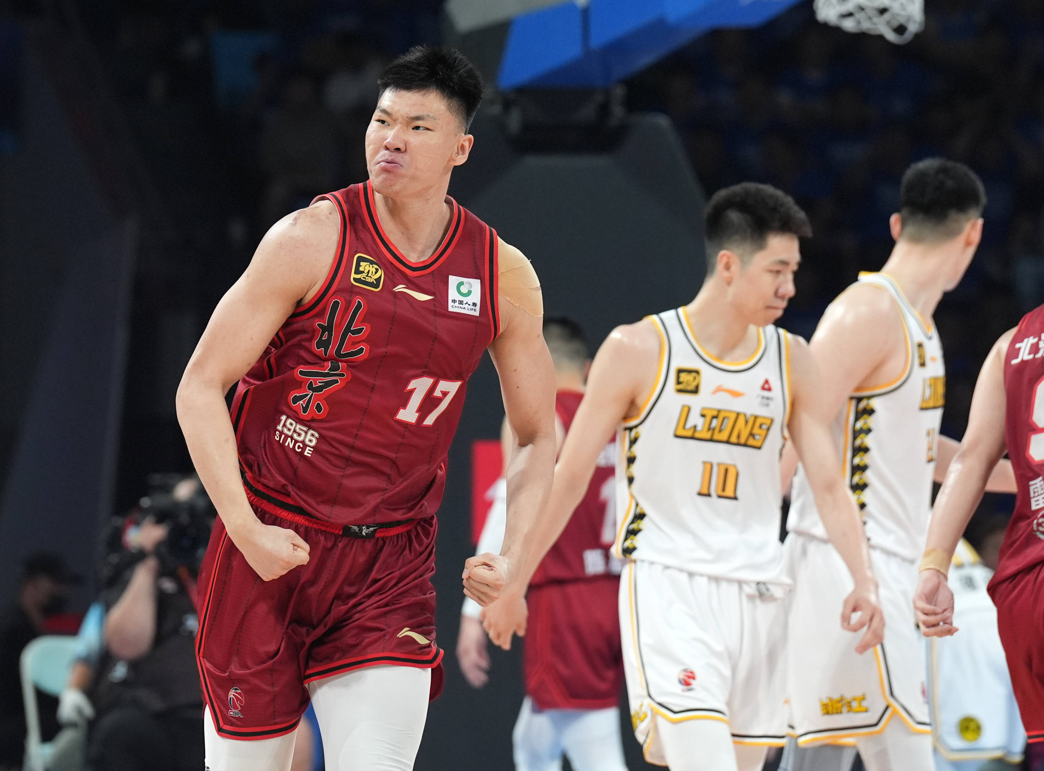 指向点球点 指向点球点